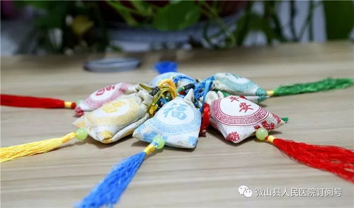 微山县人民医院中药香囊火爆热销，戴香草袋远离五虫害
